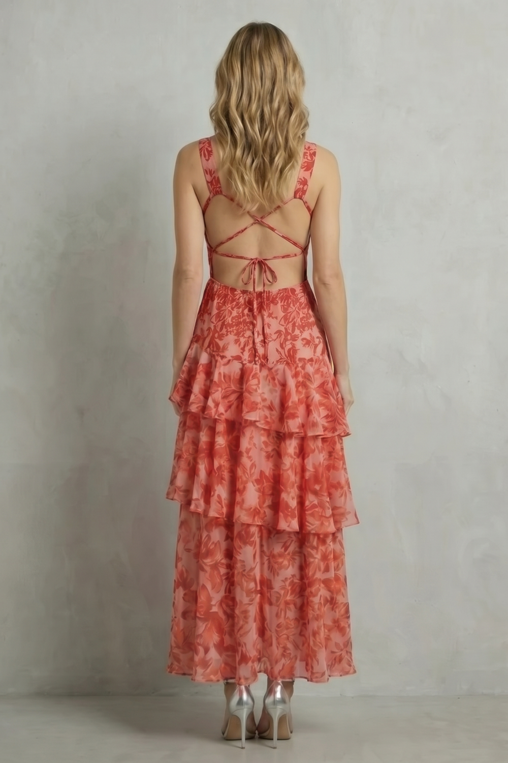 Virella – Camadas em vermelho floral – Vestido longo de chiffon com babados
