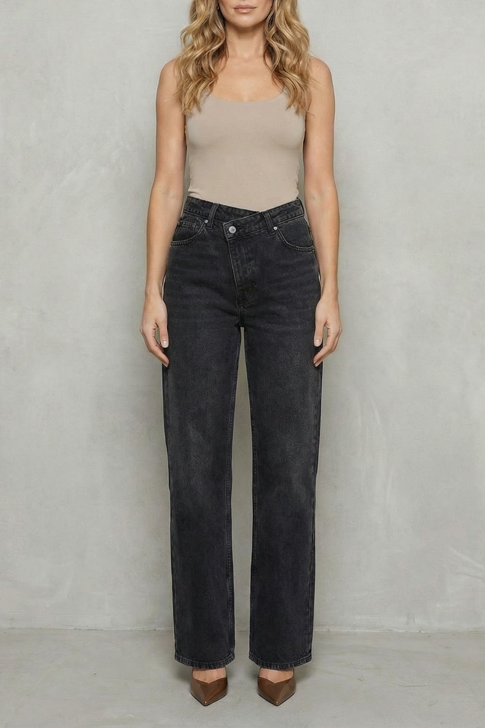 Virezza – Detalhe de botões cruzados – Calça jeans reta