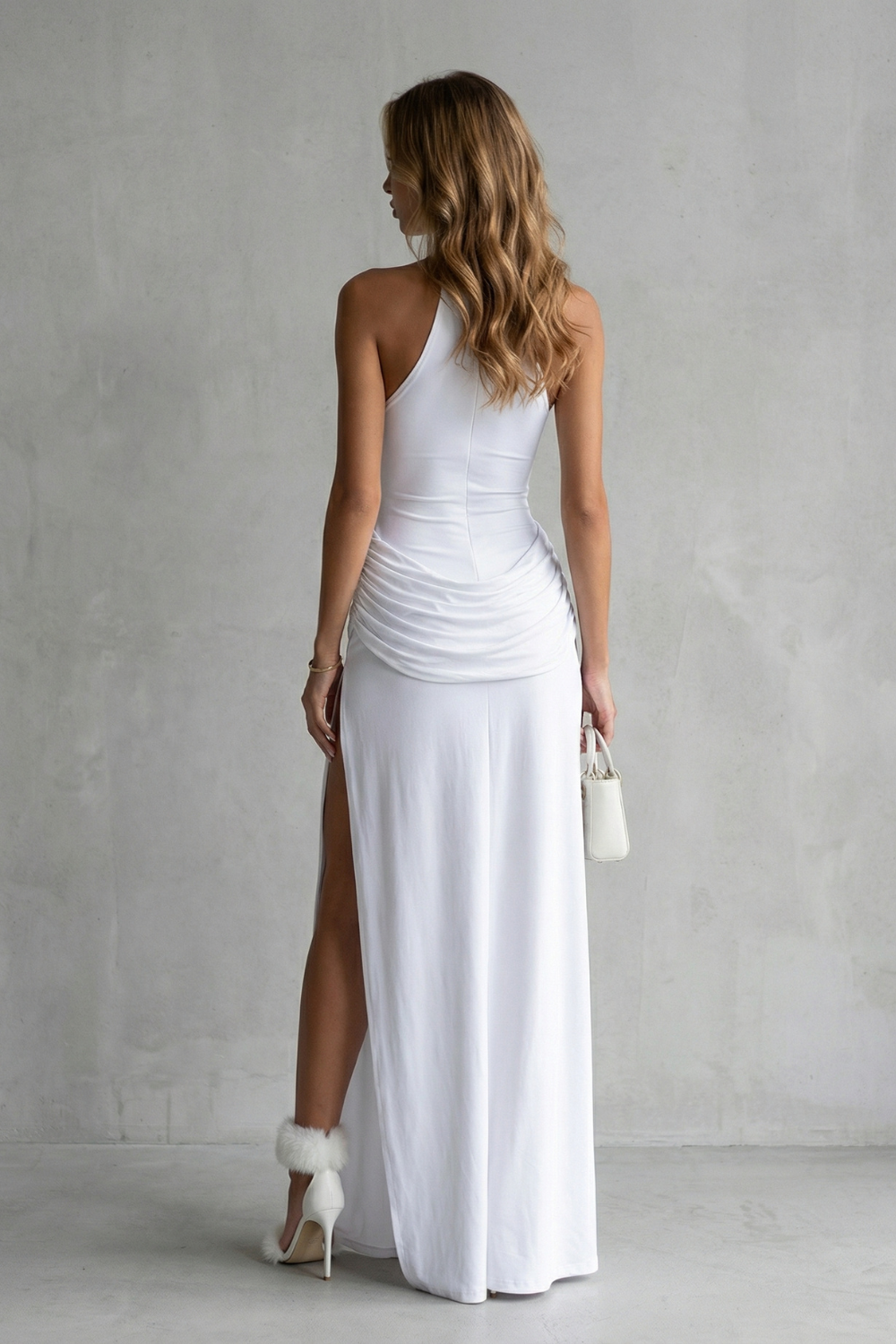Winona – Sofisticação elegante – Vestido Longo Feminino sem Manga com Gola Alta e Fenda