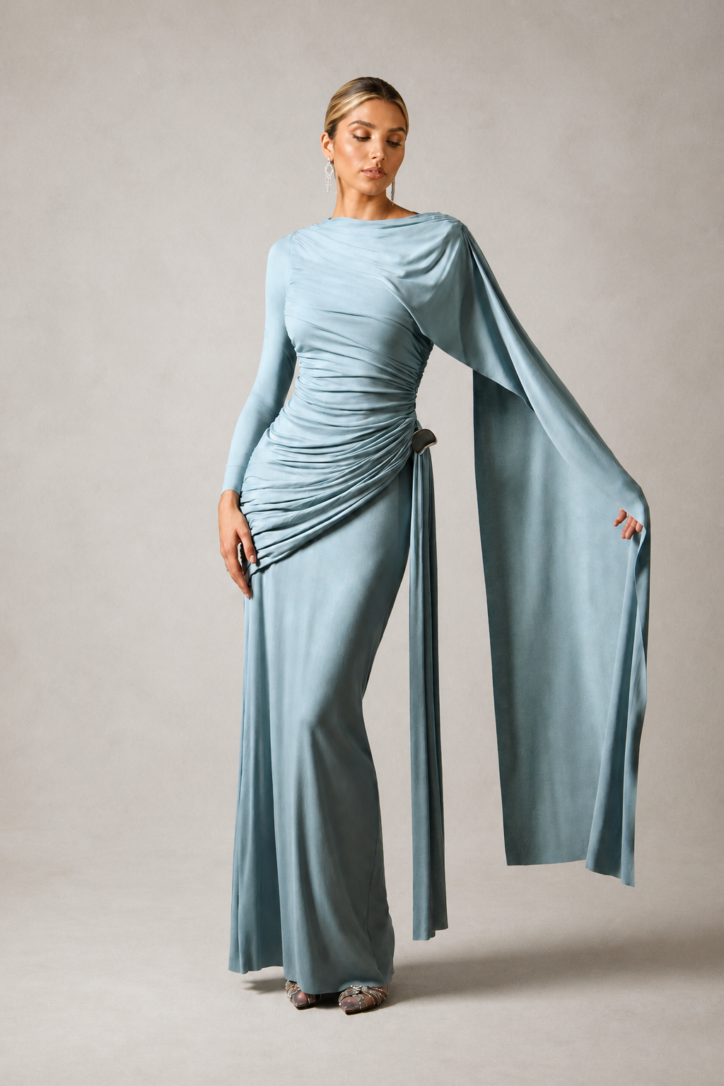 Vestido Longo Drapeado com Capa Assimétrica - Elsie