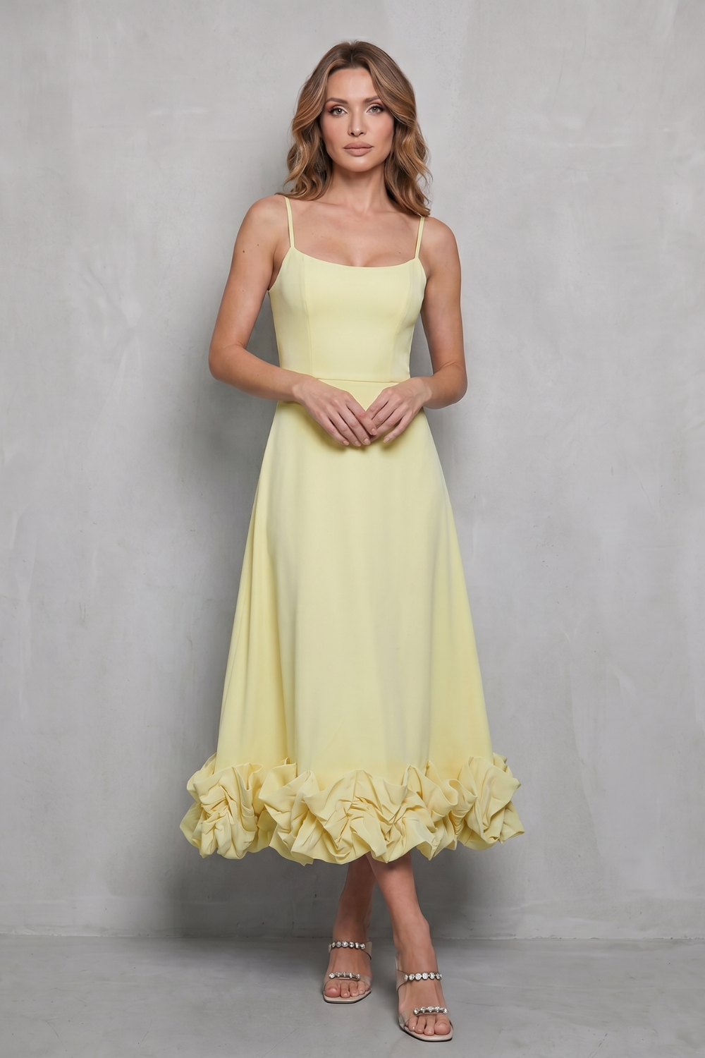 Elowenne – Babado romântico na barra – Vestido midi sem alças
