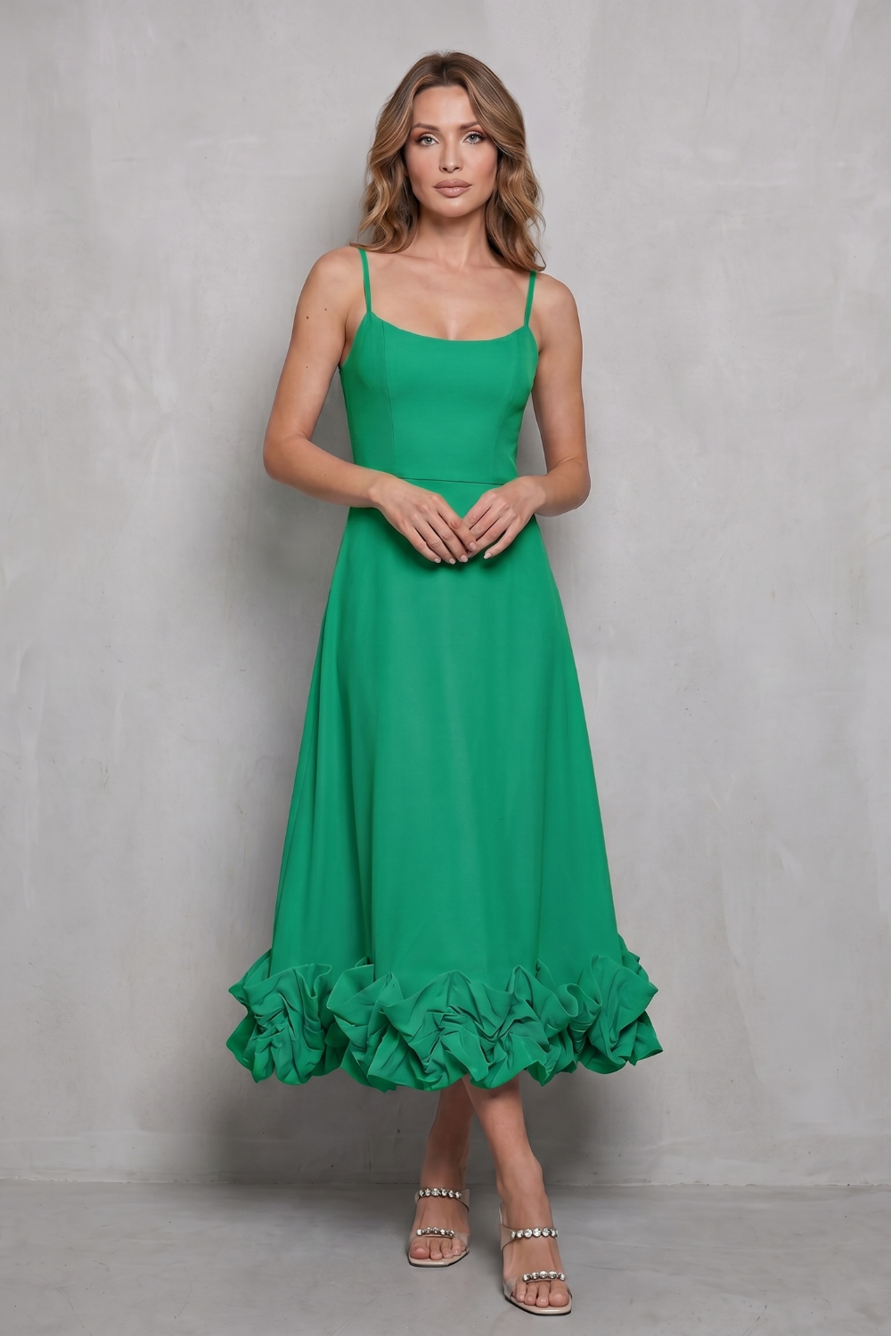 Elowenne – Babado romântico na barra – Vestido midi sem alças