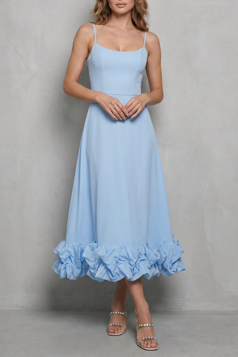 Elowenne – Babado romântico na barra – Vestido midi sem alças