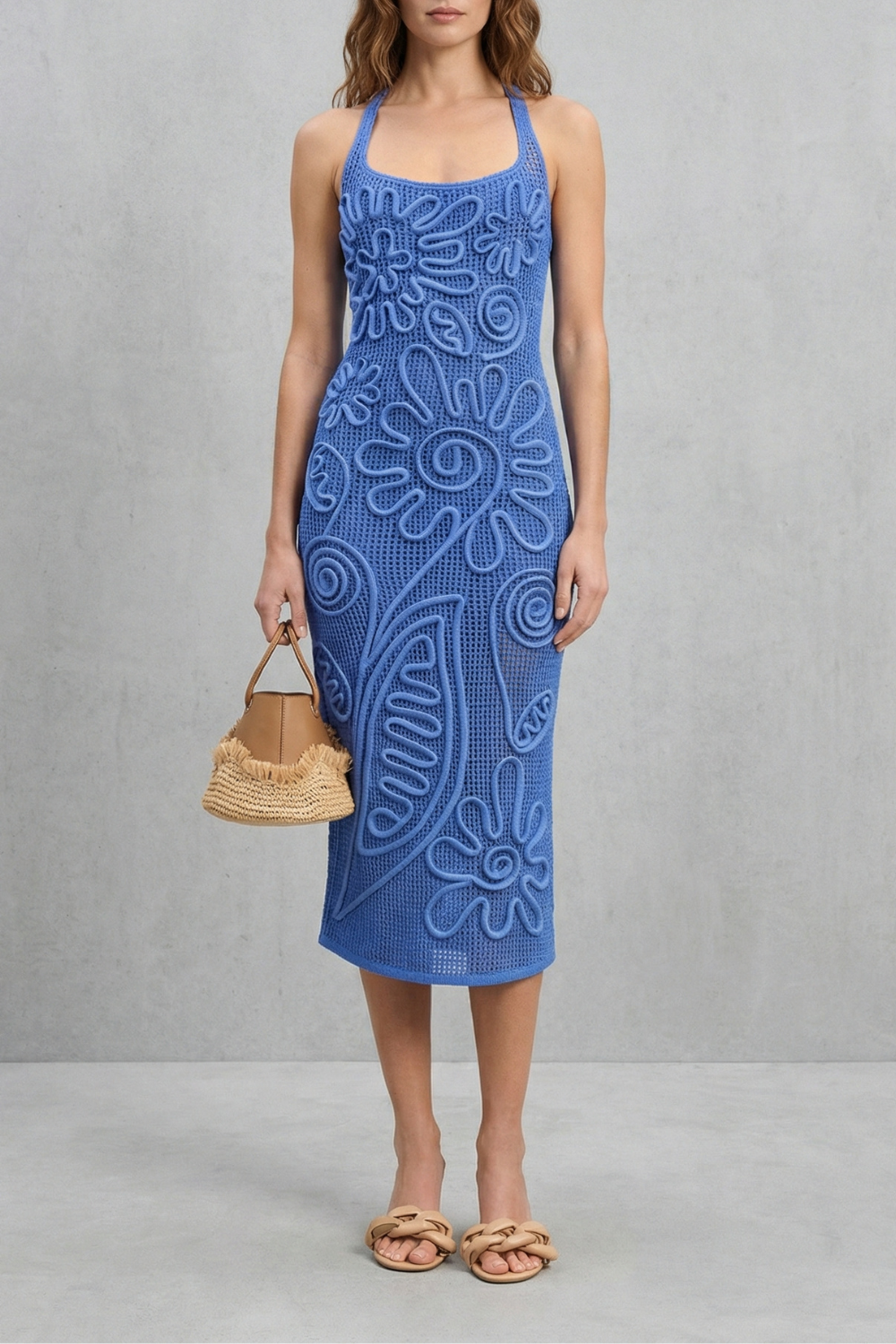 Fiorèra – Flor de crochê esculpida – Vestido midi texturizado