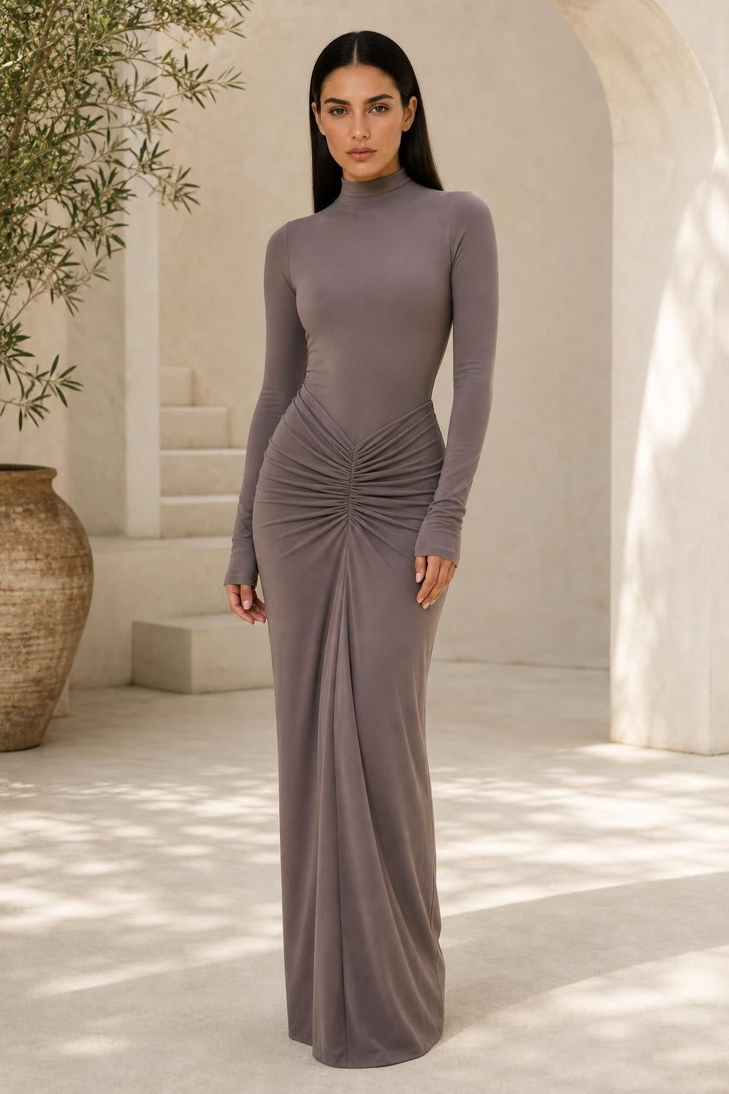 Vestido Longo Drapeado de Gola Alta - Moira — lifestyle — Helena [99290522-c392-4b0c-9536-9595d4c49fa3]