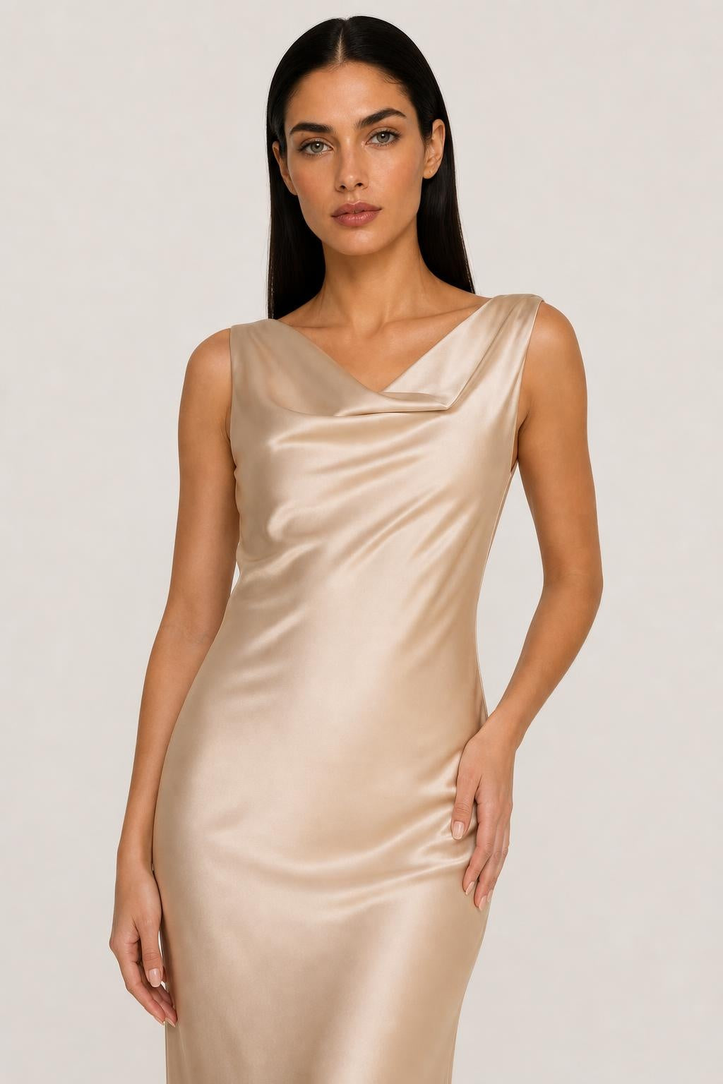 Vestido Longo Acetinado Decote Drapeado Costas Nuas - Daphne — studio_closeup — Helena [db652771-7242-4df0-9fb0-9594f654f849]
