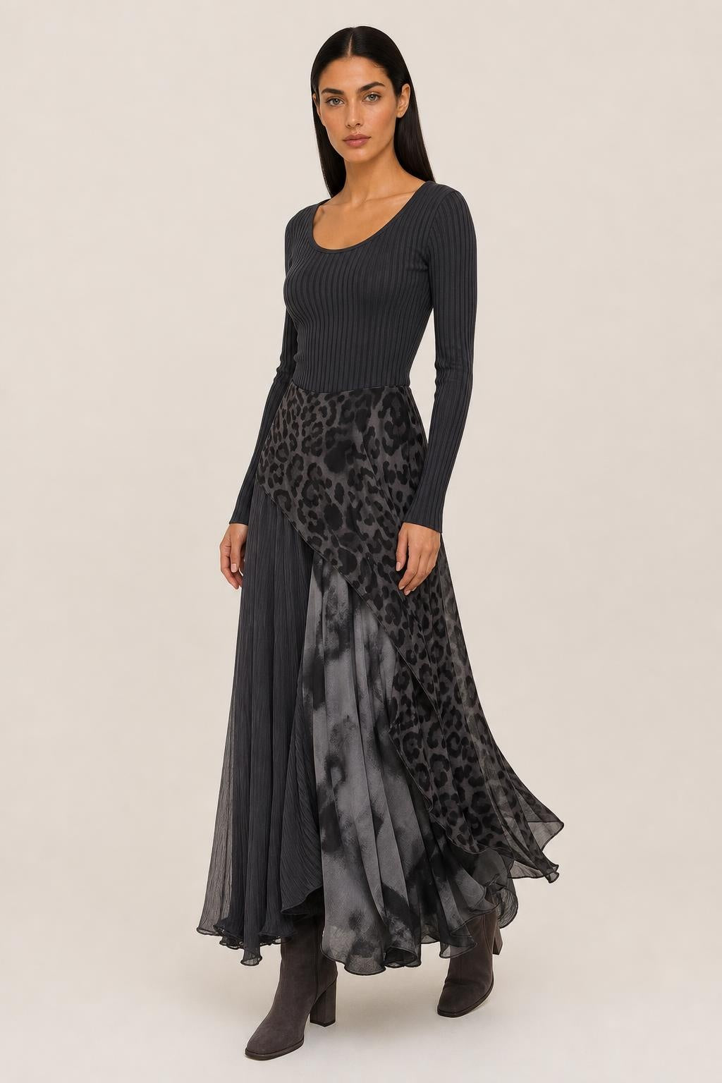 Vestido Longo Tricô com Sobressaia Estampa Animal Print - Georgia — studio_three_quarter — Helena [ef59c385-f44d-46cf-91cc-41f5c693c9d2]