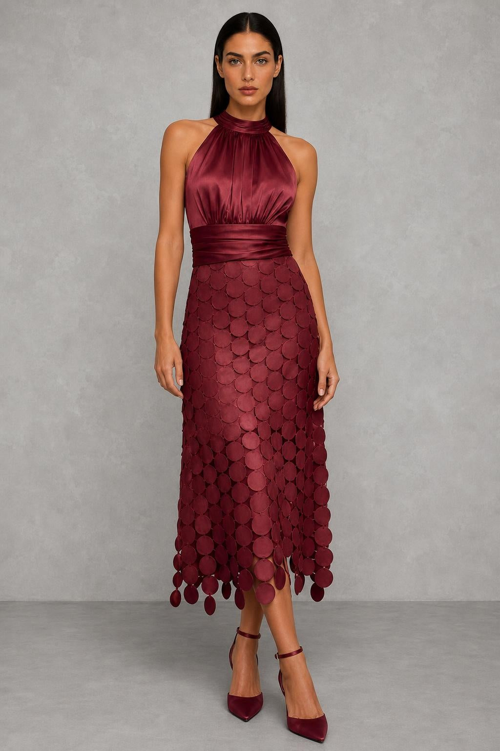 Vestido Longo Acetinado com Aplicações Circulares - Lavínia — studio_front — Helena [c56709df-9f45-40e9-9c88-933257bf2329]