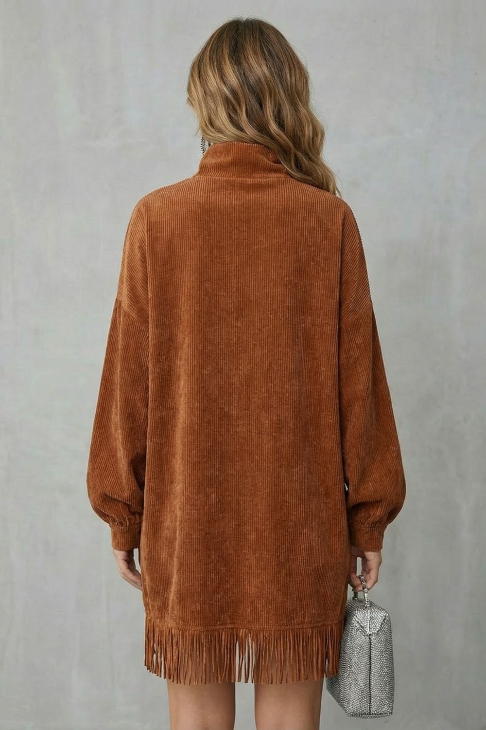 Castellaine – Charme com franjas – Vestido curto de gola alta