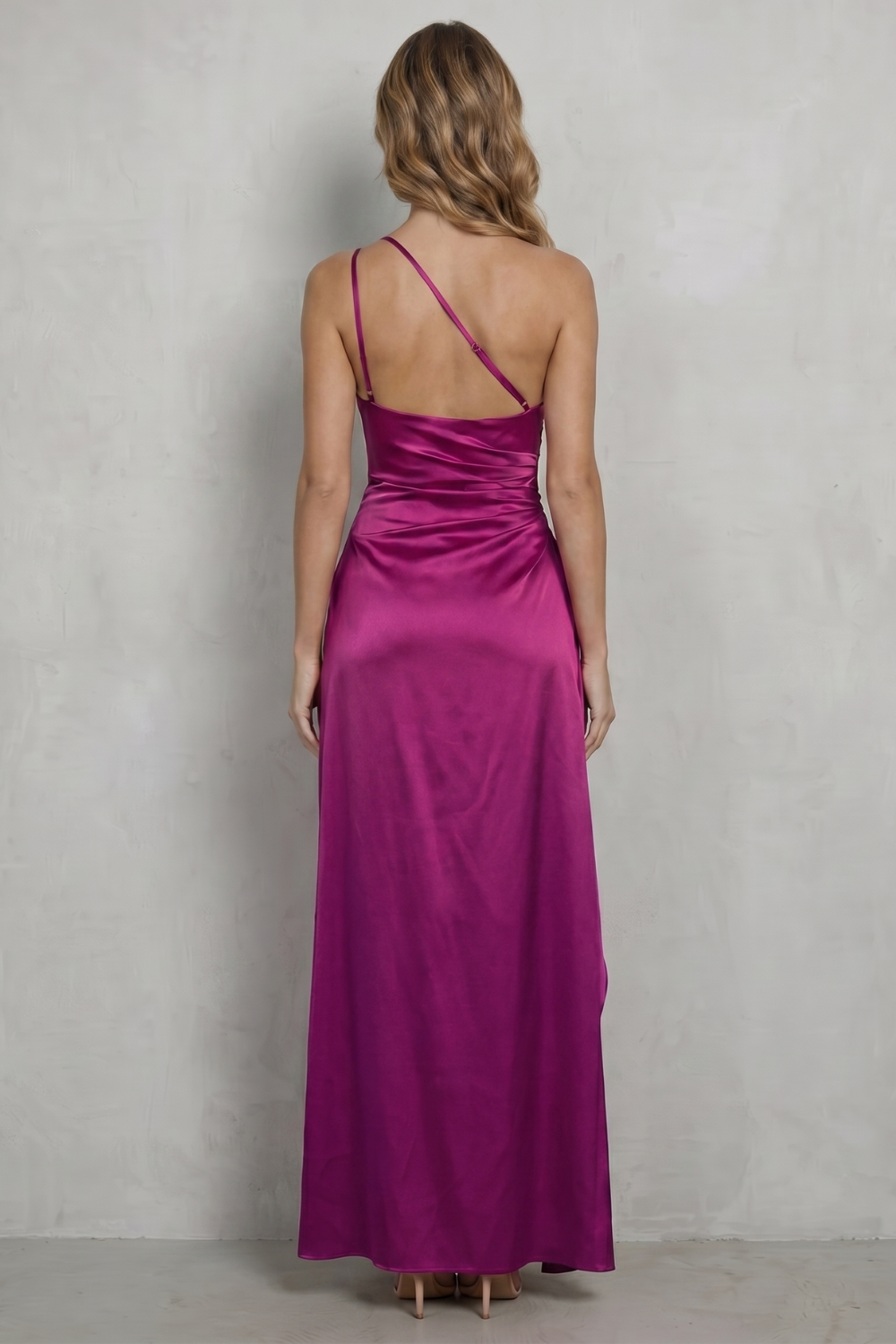 Scarlette – Cetim líquido com drapeado – Vestido longo de um ombro só para noite