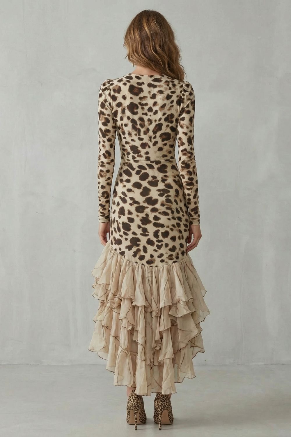 Lioraé – Barra com babados – Vestido midi estampa leopardo