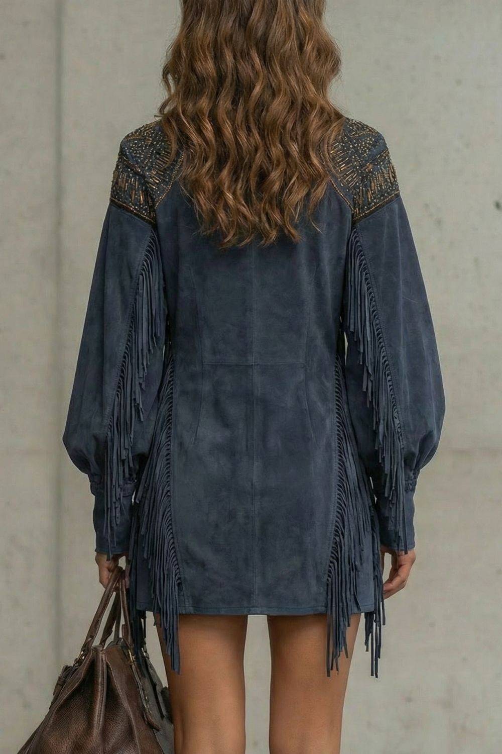 Calvetta – Detalhe de franjas bordadas – Vestido mini túnica