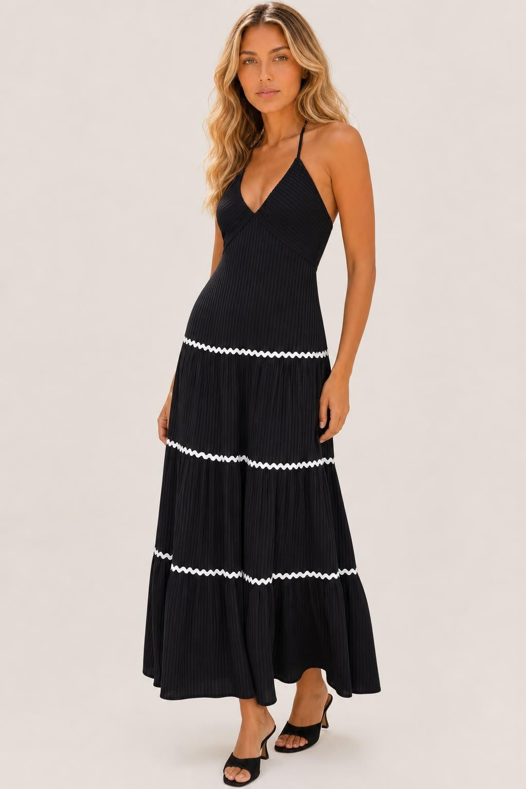 Vestido Longo Frente Única Camadas com Ribete Contrastante - Madalena — studio_three_quarter — Sofia [c62c1fe8-cc50-4bd5-ac7a-d6e60beb748c]