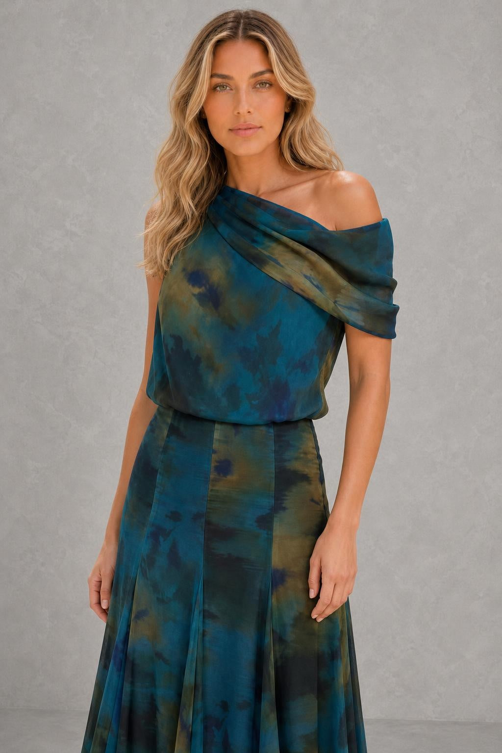 Vestido Longo Estampado com Decote Drapeado - Roselina — studio_closeup — Sofia [ac81887a-e167-430d-8471-6bc40efa9dba]