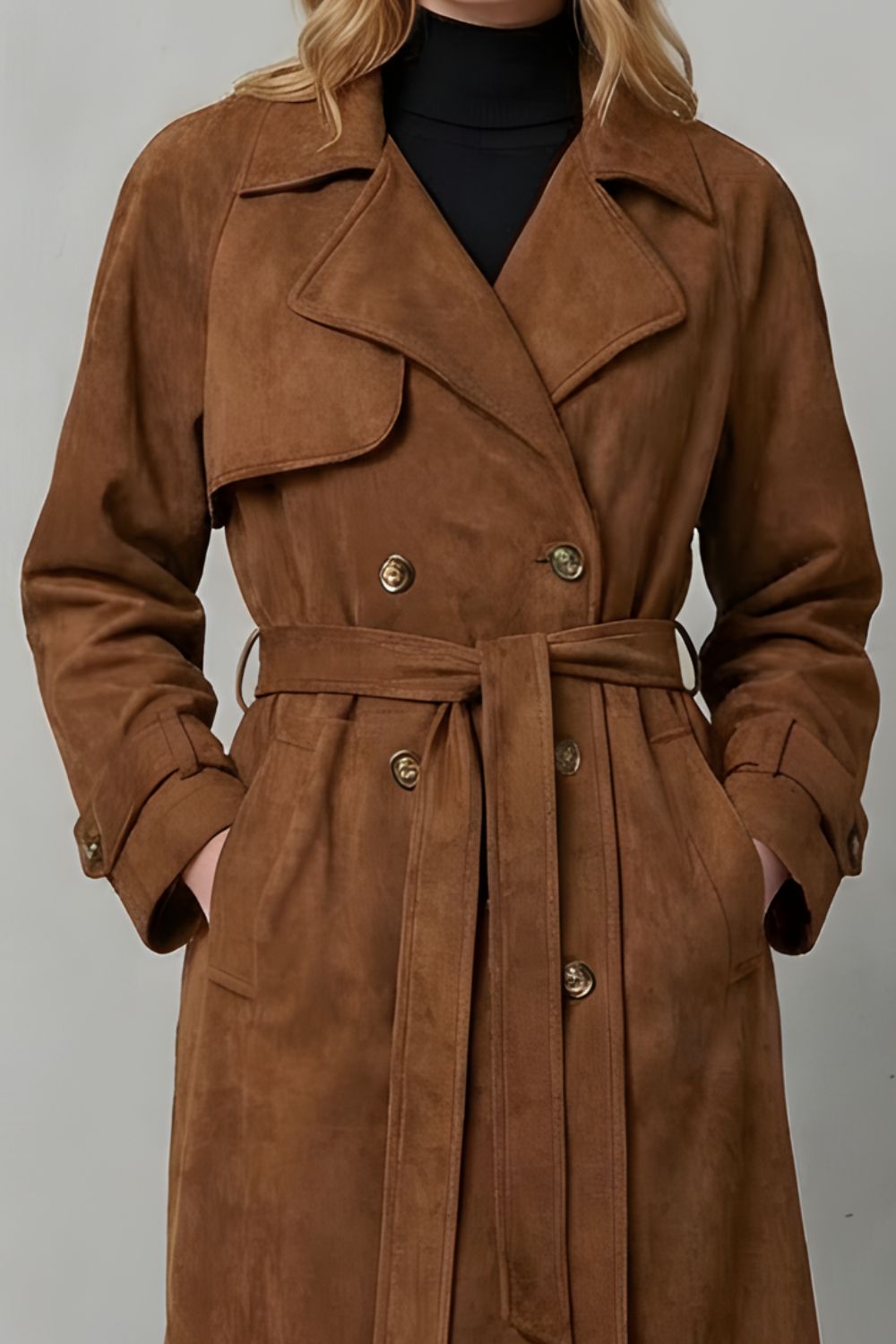 Velloré – Elegância em camurça – Trench coat