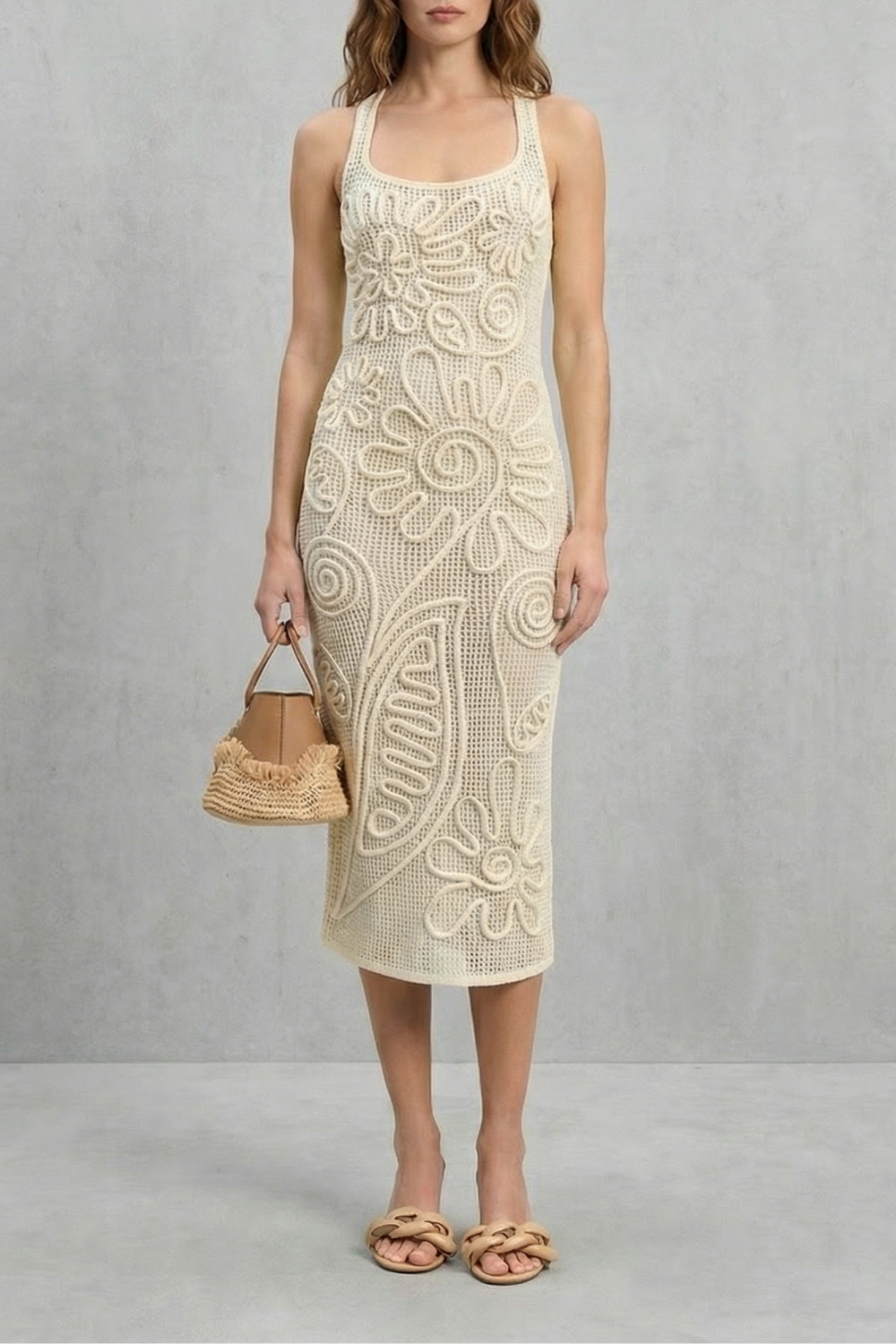 Fiorèra – Flor de crochê esculpida – Vestido midi texturizado