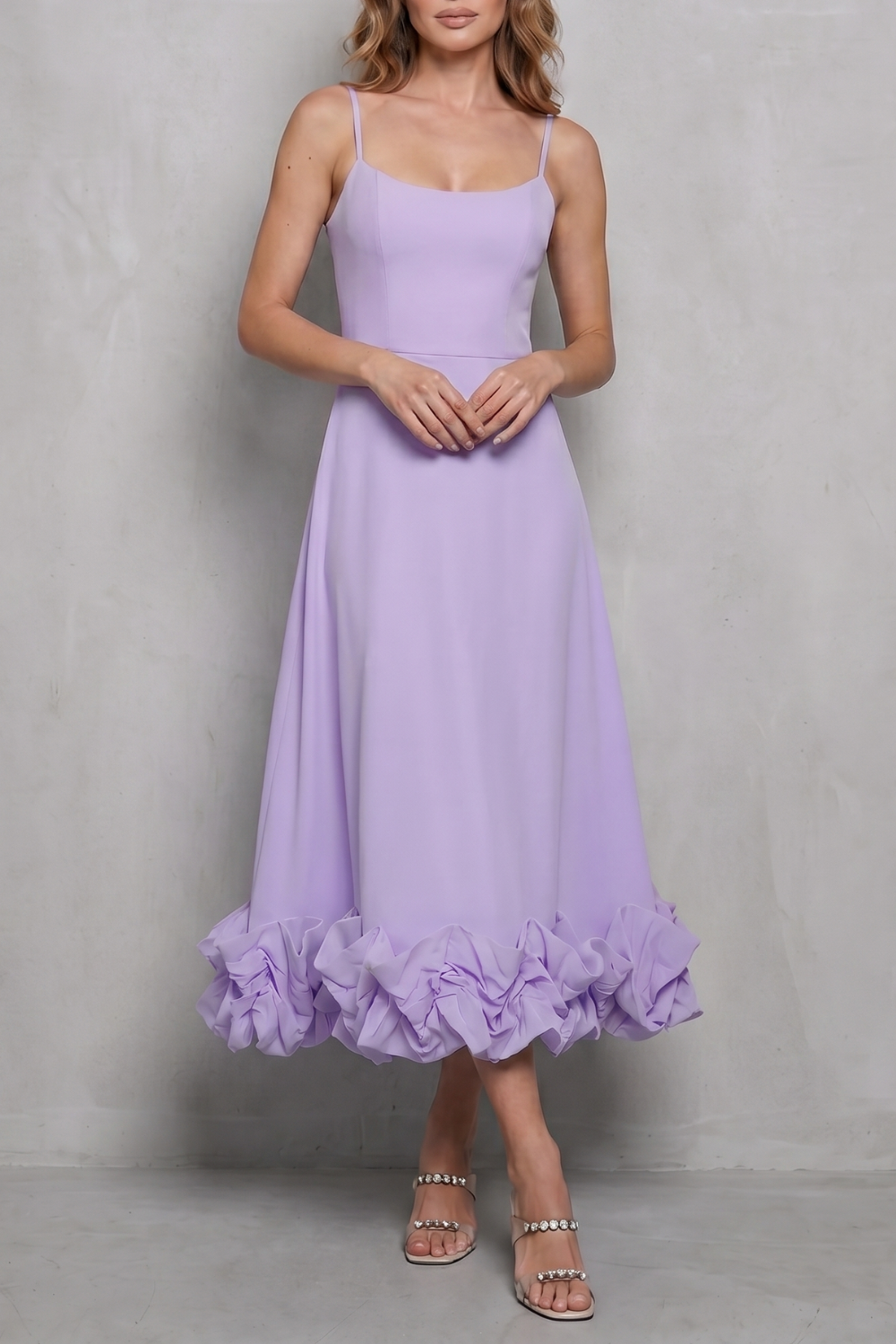 Elowenne – Babado romântico na barra – Vestido midi sem alças