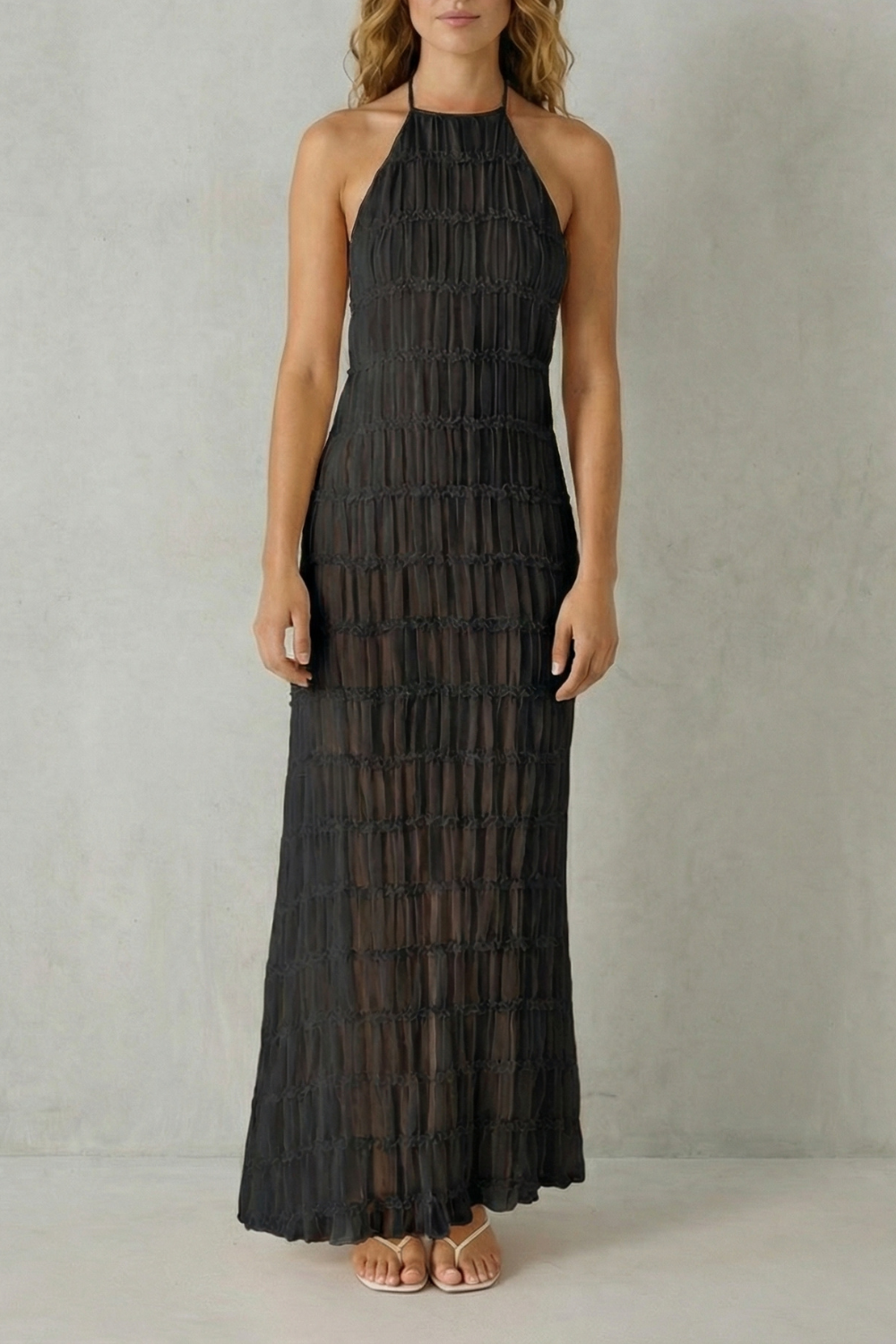 Greta – Textura moderna – Vestido Longo Frente Única com Costas Abertas e Textura Esculpida