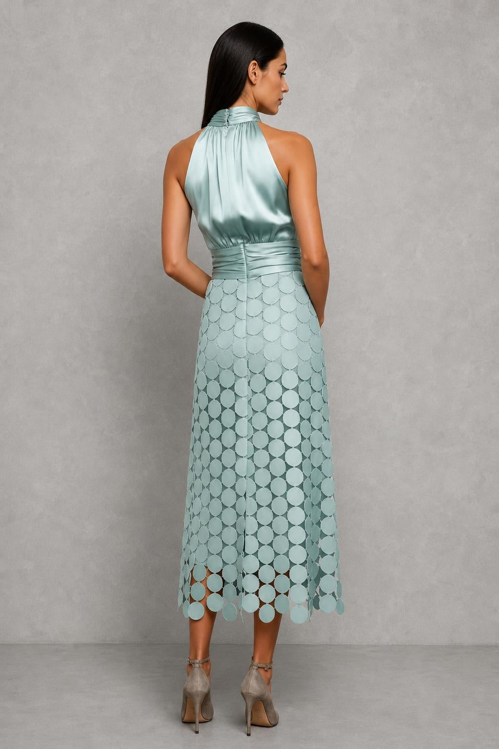 Vestido Longo Acetinado com Aplicações Circulares - Lavínia — studio_back — Helena [5b898d09-1d41-4463-b6a0-b34d931f03e9]