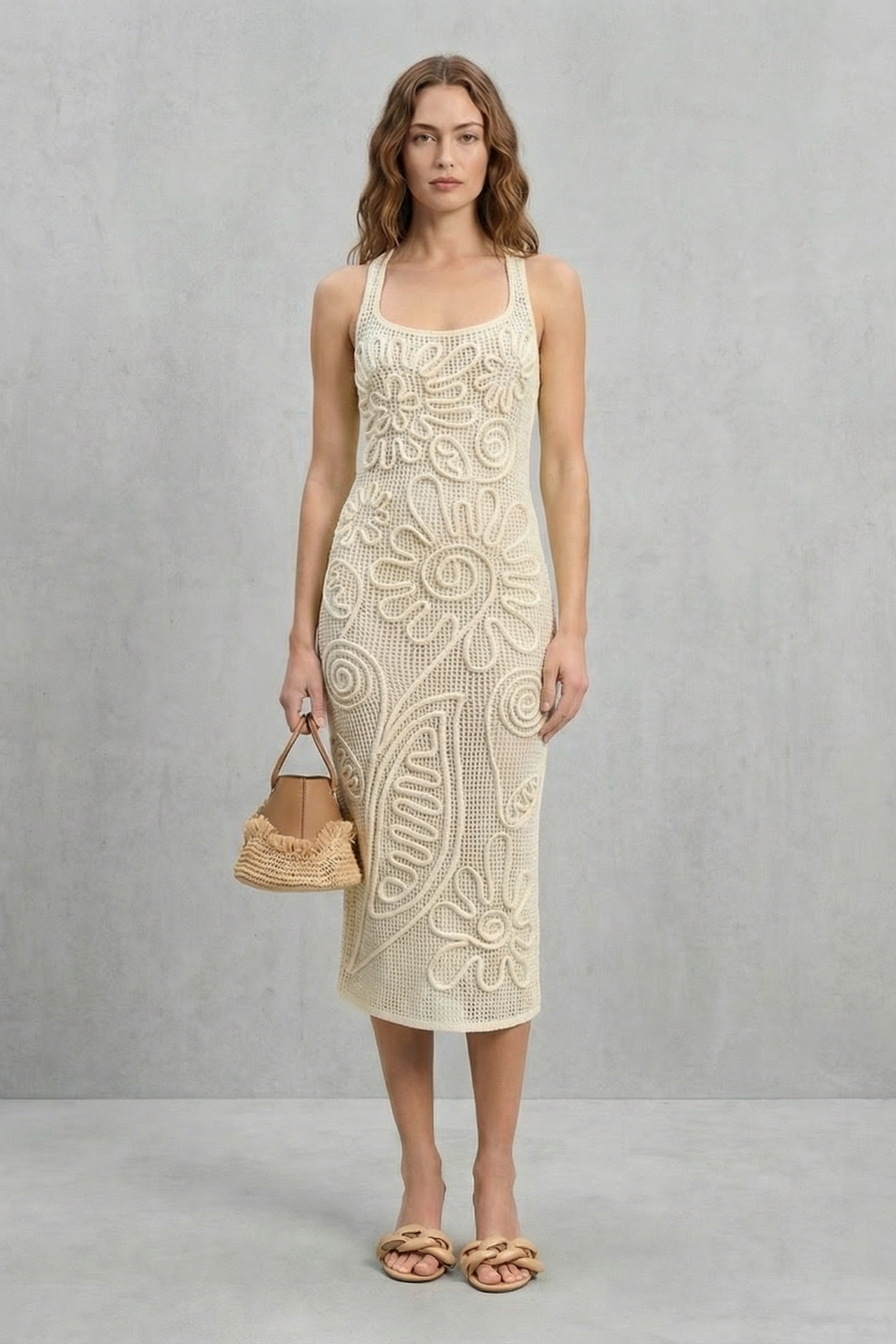 Fiorèra – Flor de crochê esculpida – Vestido midi texturizado