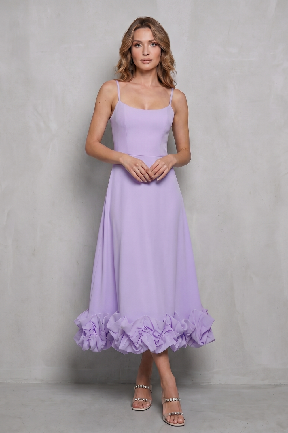 Elowenne – Babado romântico na barra – Vestido midi sem alças