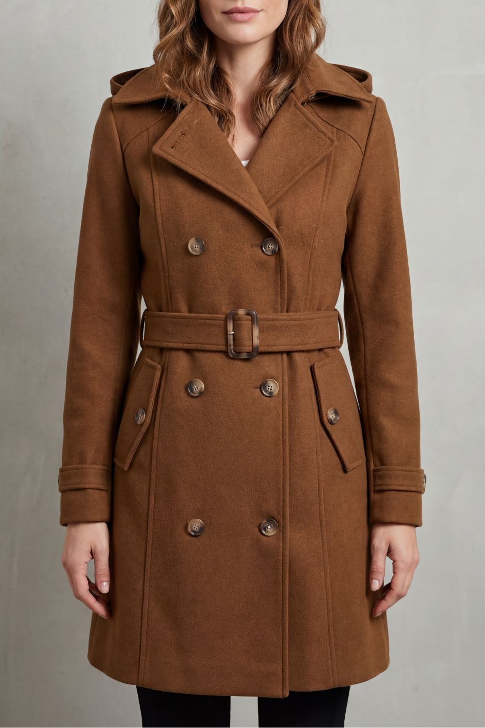 Solivane – Elegância sob medida – Trench coat com capuz