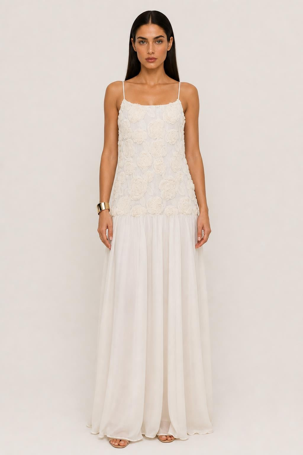 Vestido Longo Branco com Flores 3D - Eleri — studio_front — Helena [2510da6b-16ec-43cc-88f7-28b8f7f56cdd]