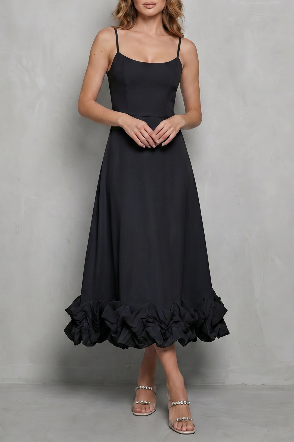 Elowenne – Babado romântico na barra – Vestido midi sem alças