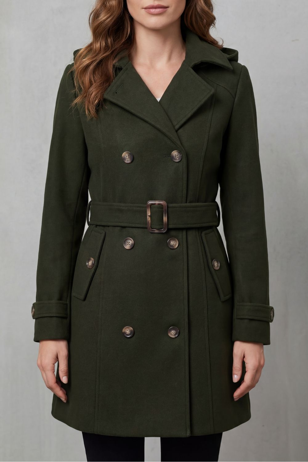 Solivane – Elegância sob medida – Trench coat com capuz