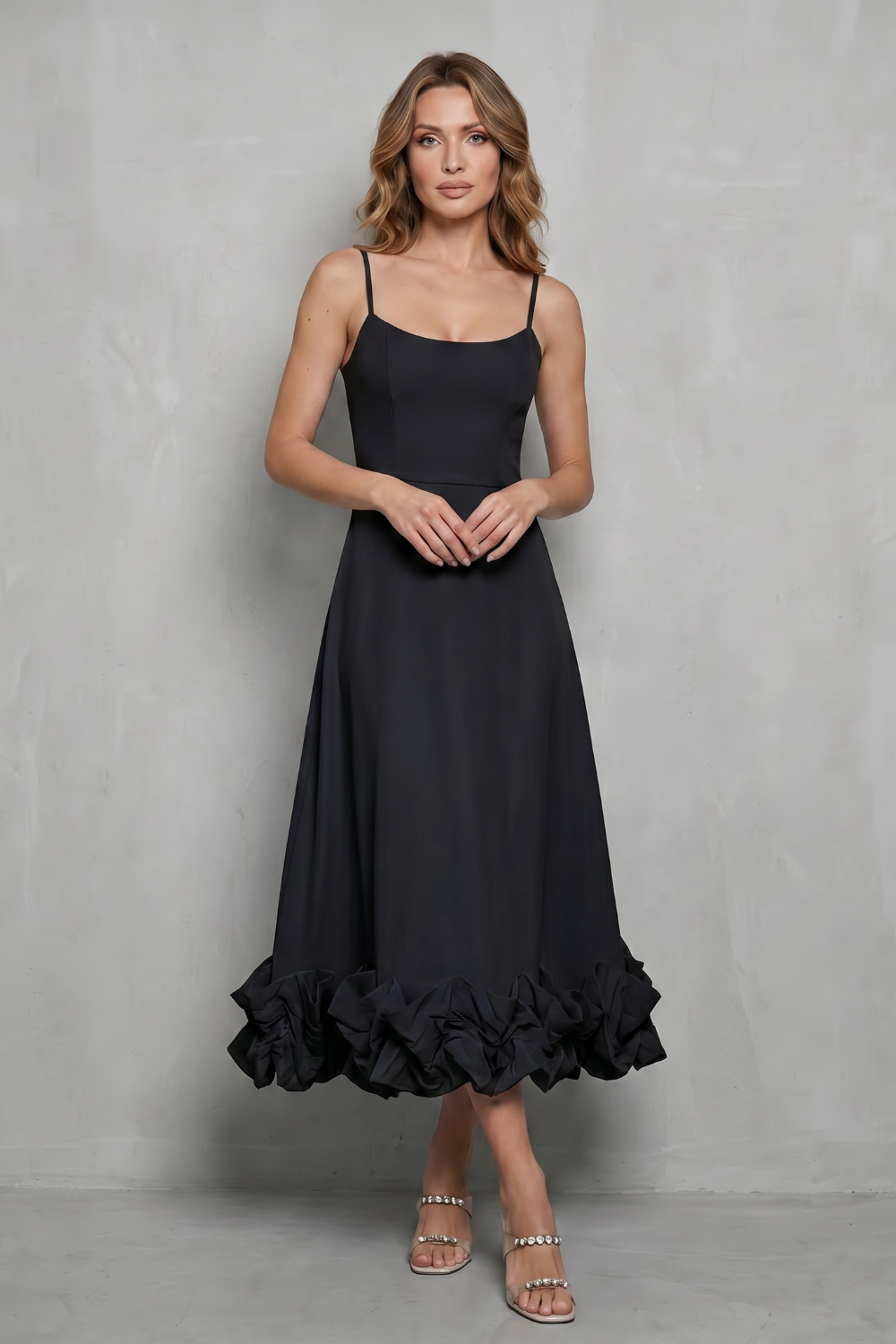 Elowenne – Babado romântico na barra – Vestido midi sem alças