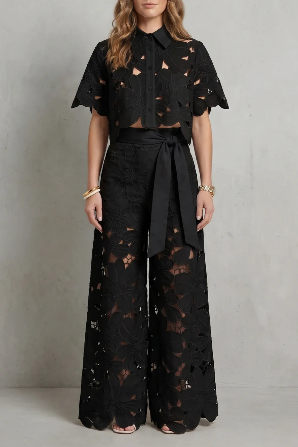 Bellarisse – Elegância em renda bordada – Conjunto top e saia