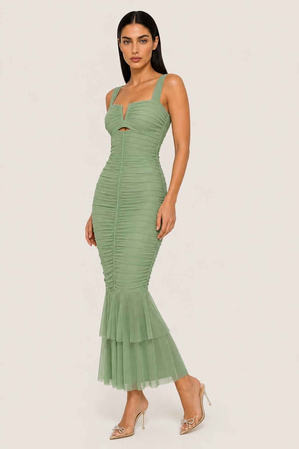 Vestido Midi Drapeado com Decote Estruturado - Yara — studio_three_quarter — Helena [8da8b5f8-9ae9-4543-9aa4-7f83d0190fb6]