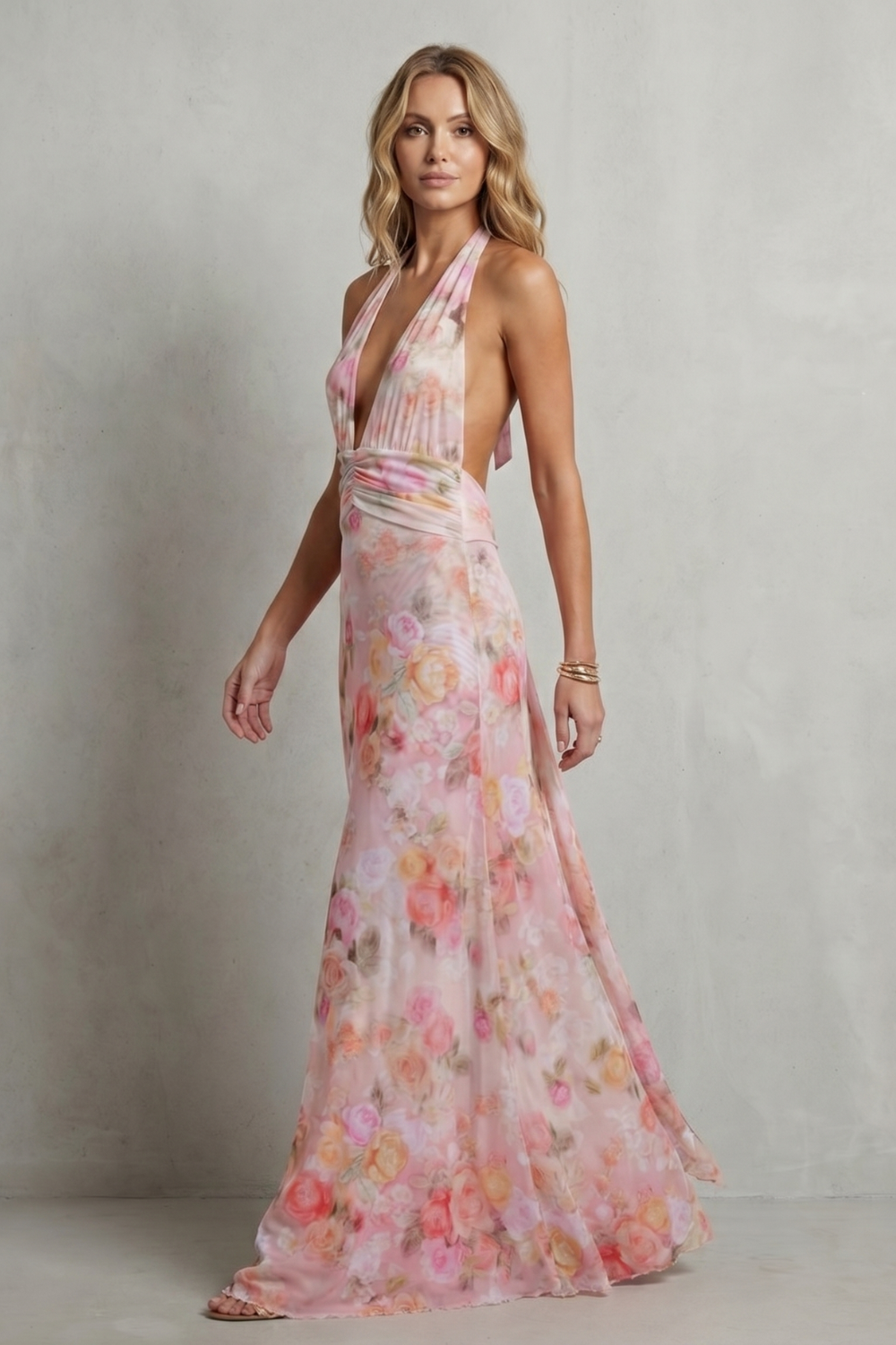 Ariadelle – Elegância floral com decote V profundo – Vestido longo