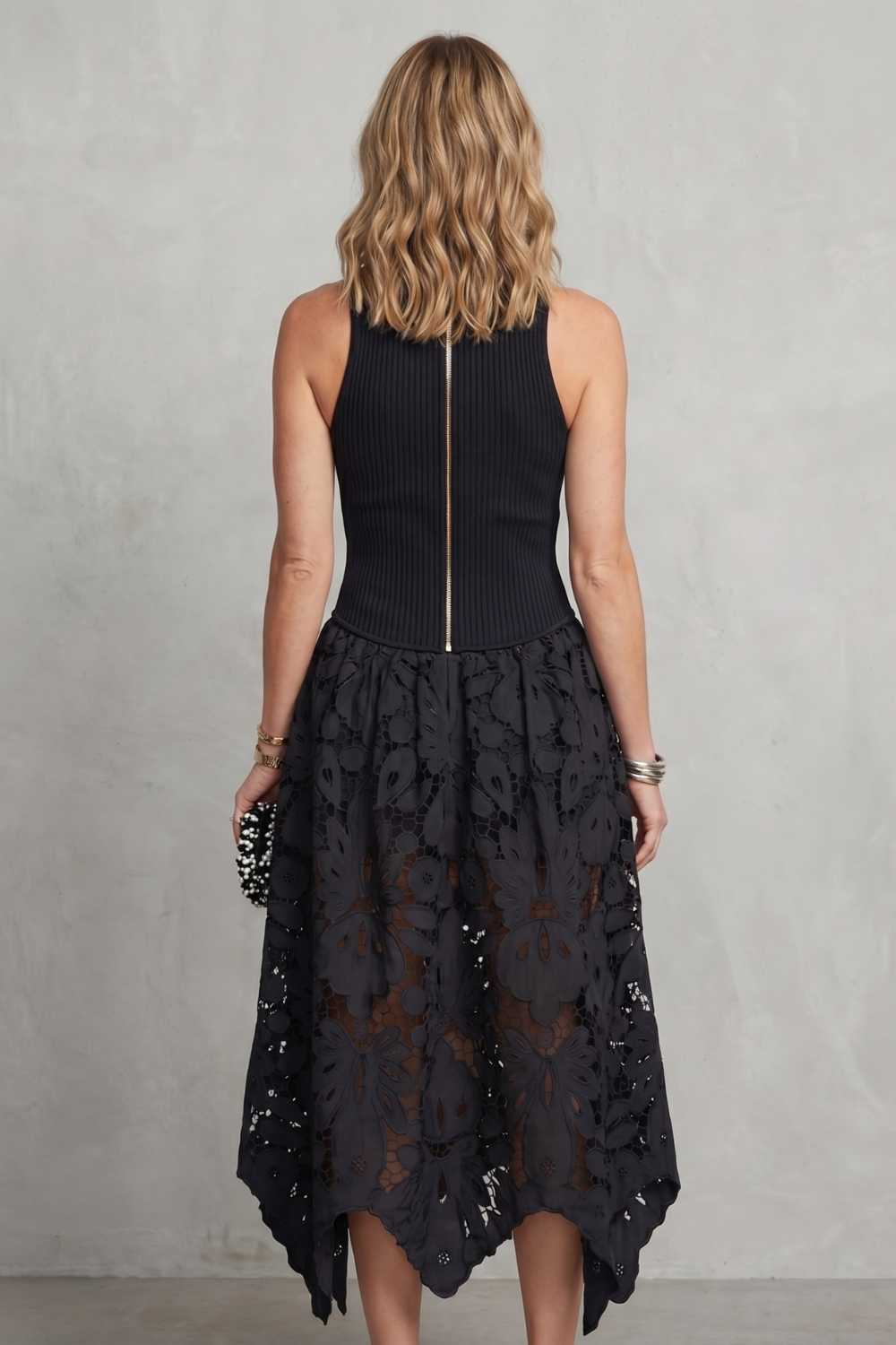 Atalisse – Elegância em contraste de renda – Vestido midi
