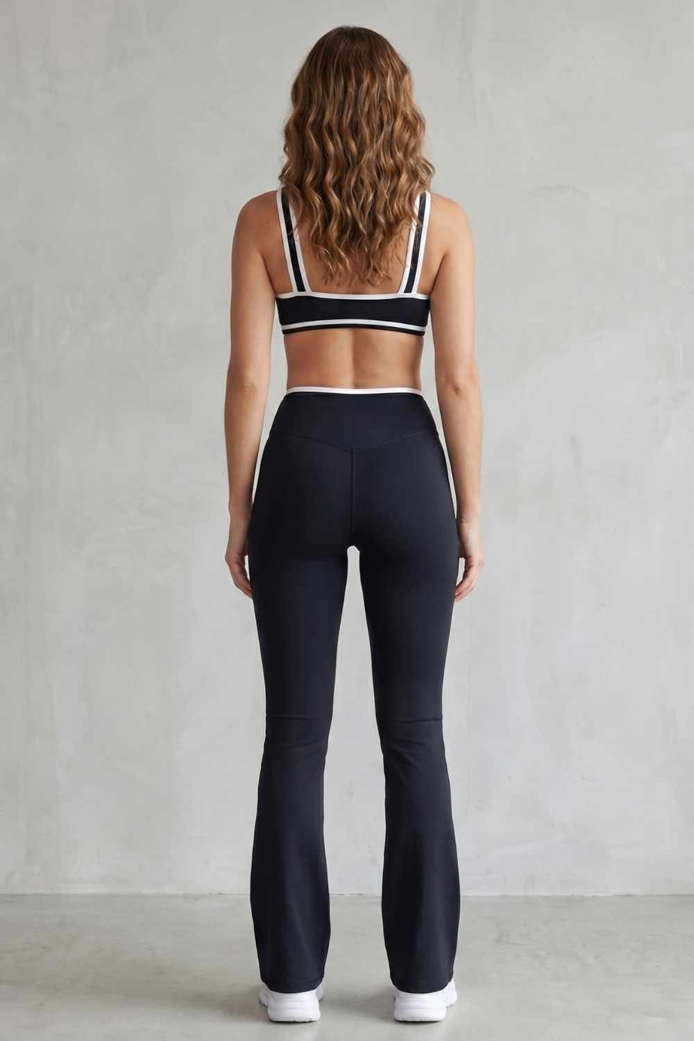 Aurelia – Conjunto de activewear com detalhes em contraste