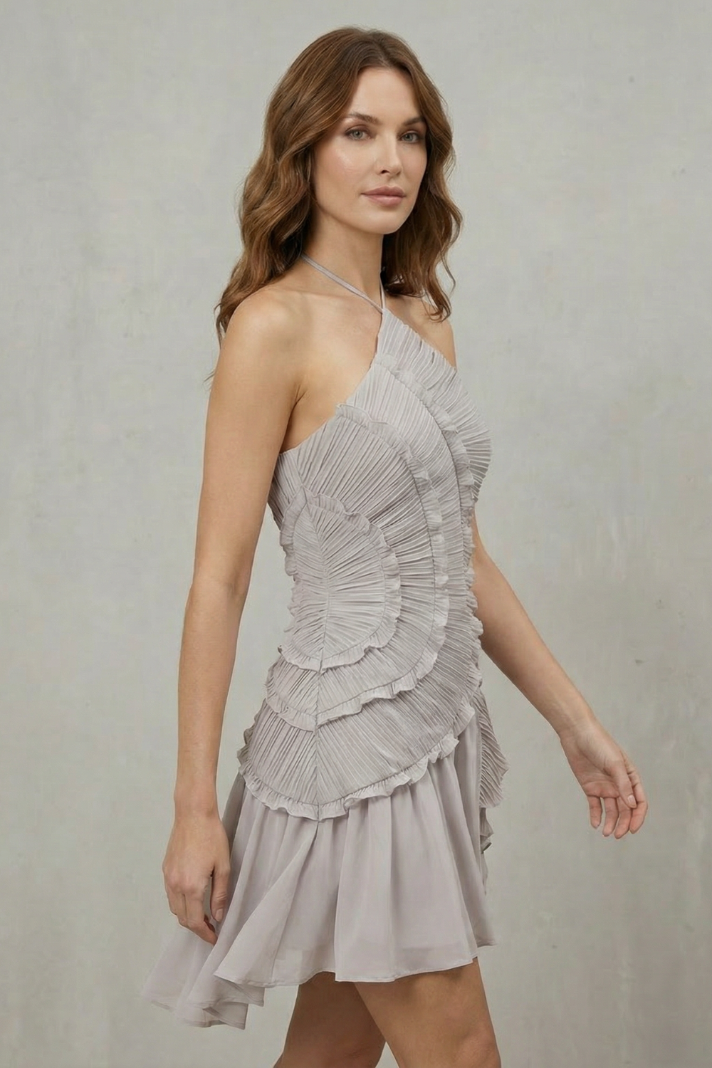 Aureline – Elegância com babados assimétricos – Vestido curto