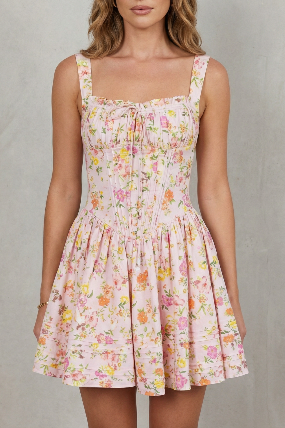 Avellina – Charme floral suave – Vestido curto