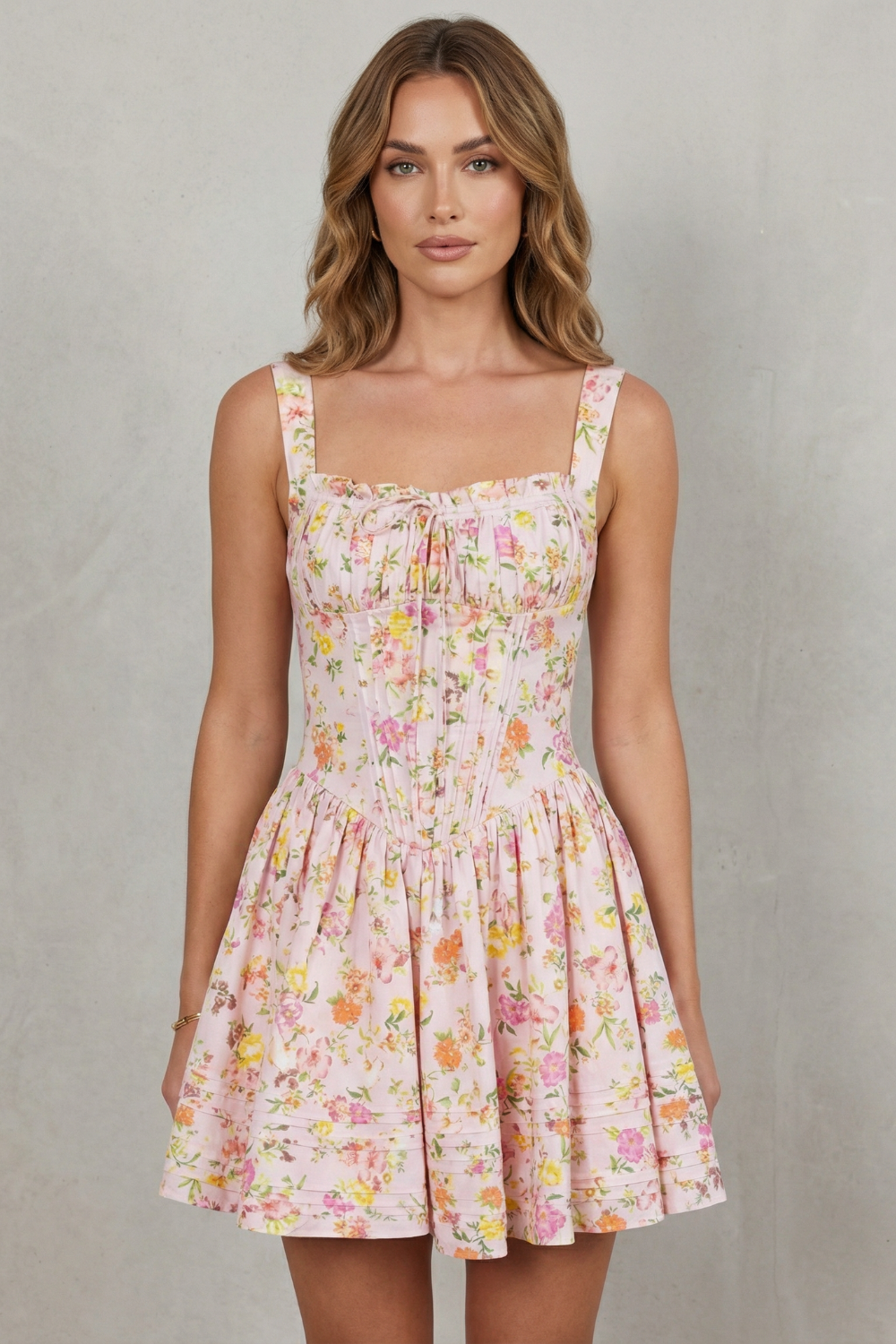Avellina – Charme floral suave – Vestido curto