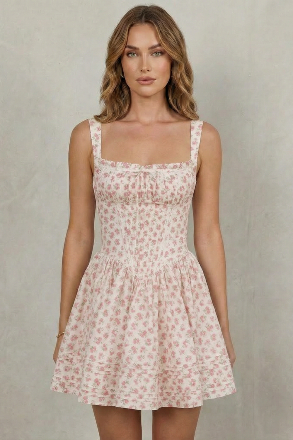 Avellina – Charme floral suave – Vestido curto
