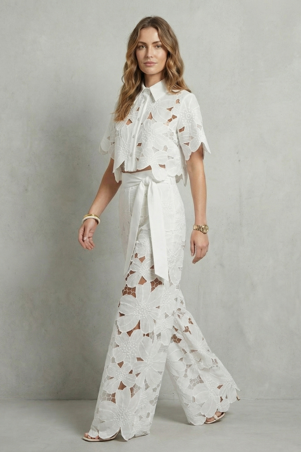Bellarisse – Elegância em renda bordada – Conjunto top e saia