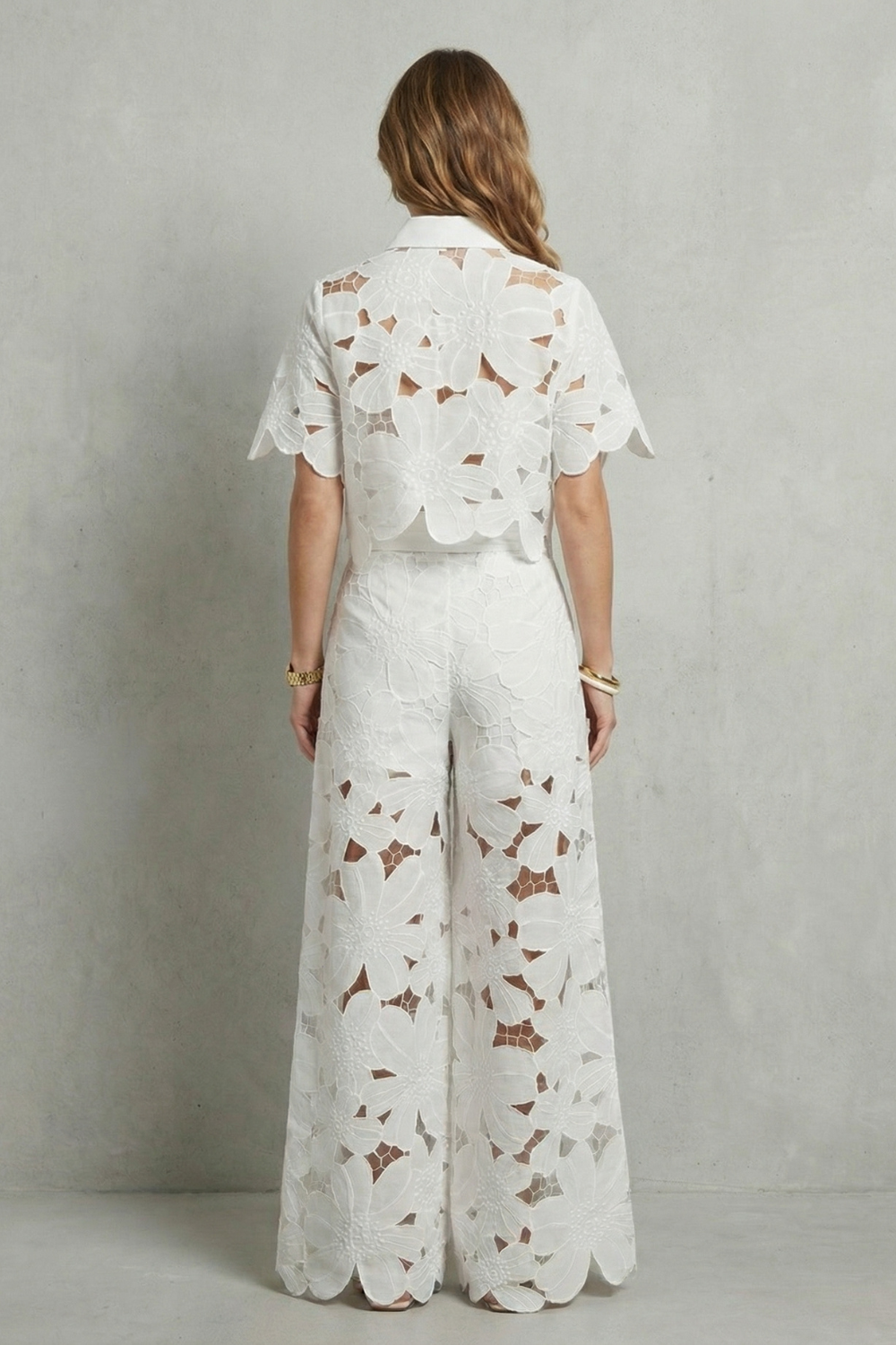 Bellarisse – Elegância em renda bordada – Conjunto top e saia