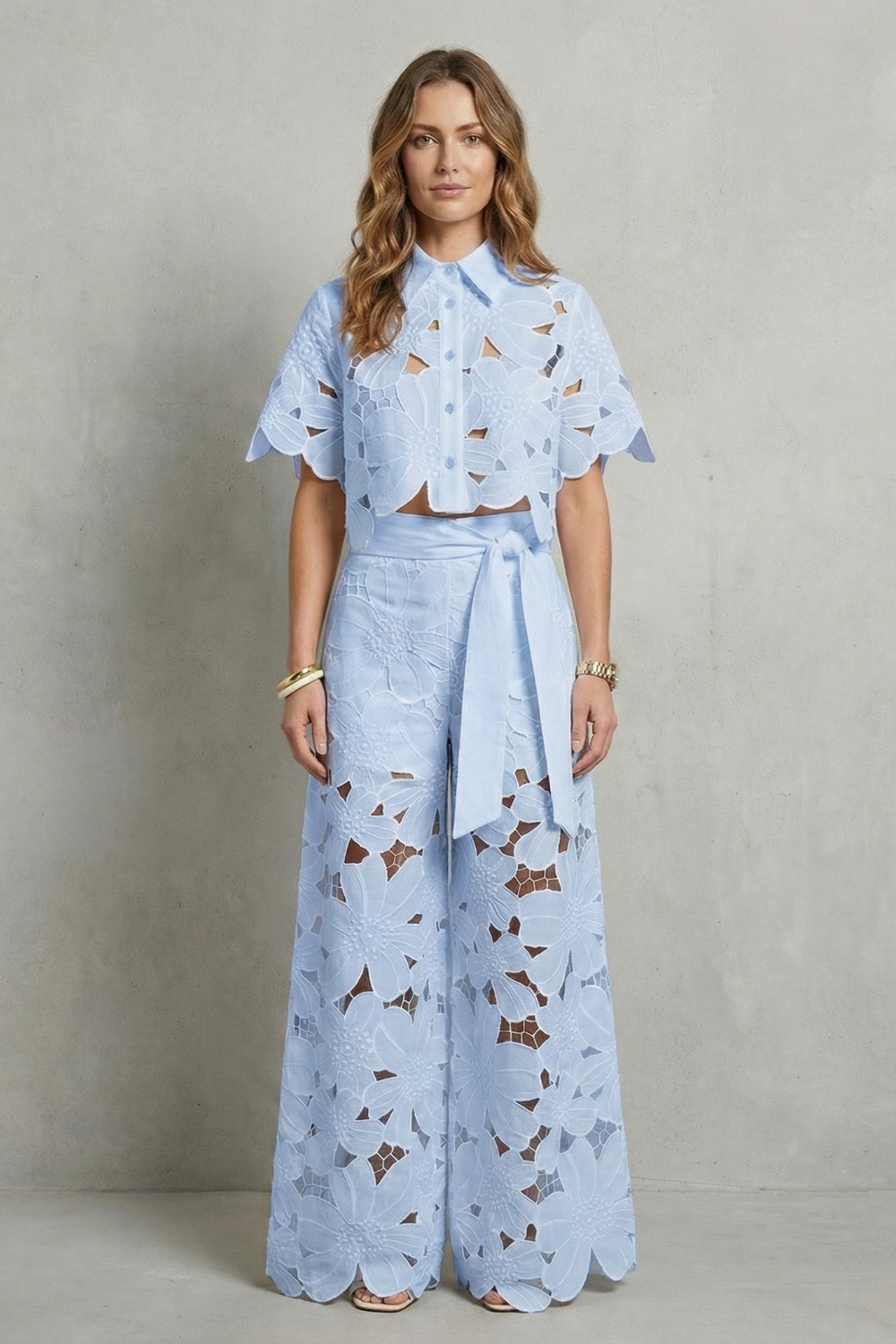 Bellarisse – Elegância em renda bordada – Conjunto top e saia