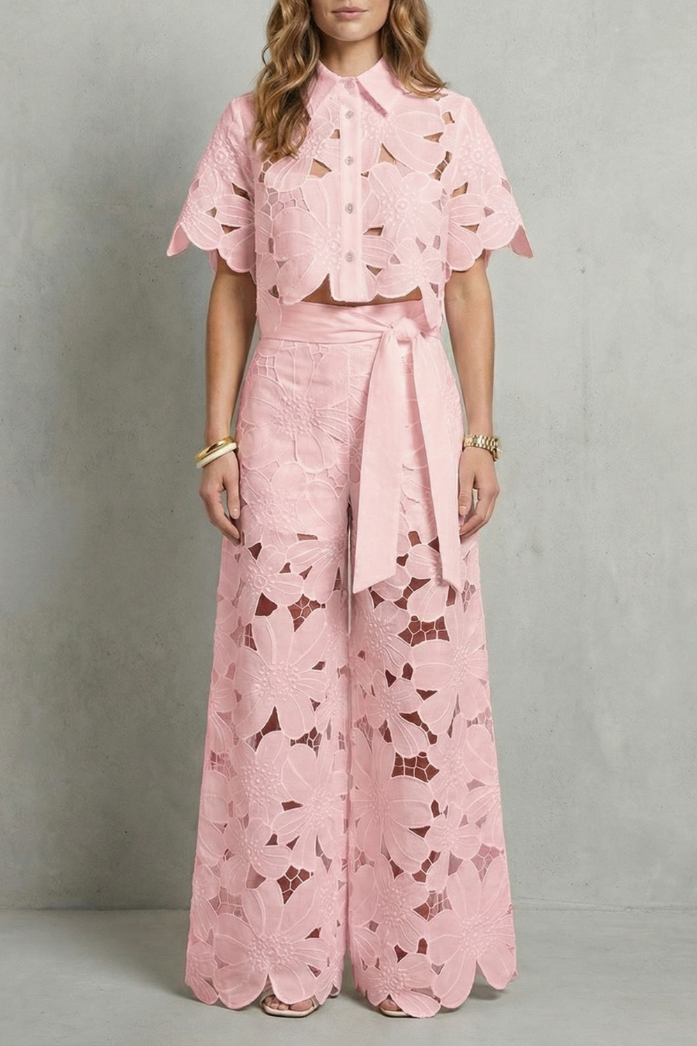 Bellarisse – Elegância em renda bordada – Conjunto top e saia