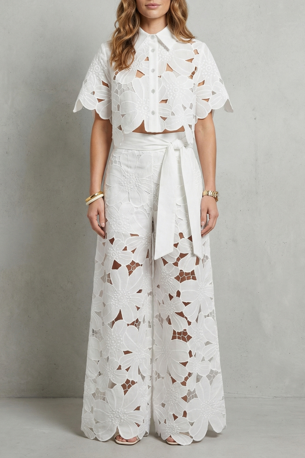 Bellarisse – Elegância em renda bordada – Conjunto top e saia