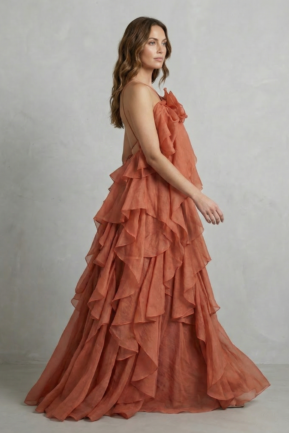 Bellarose – Vestido longo com babados sobrepostos em destaque