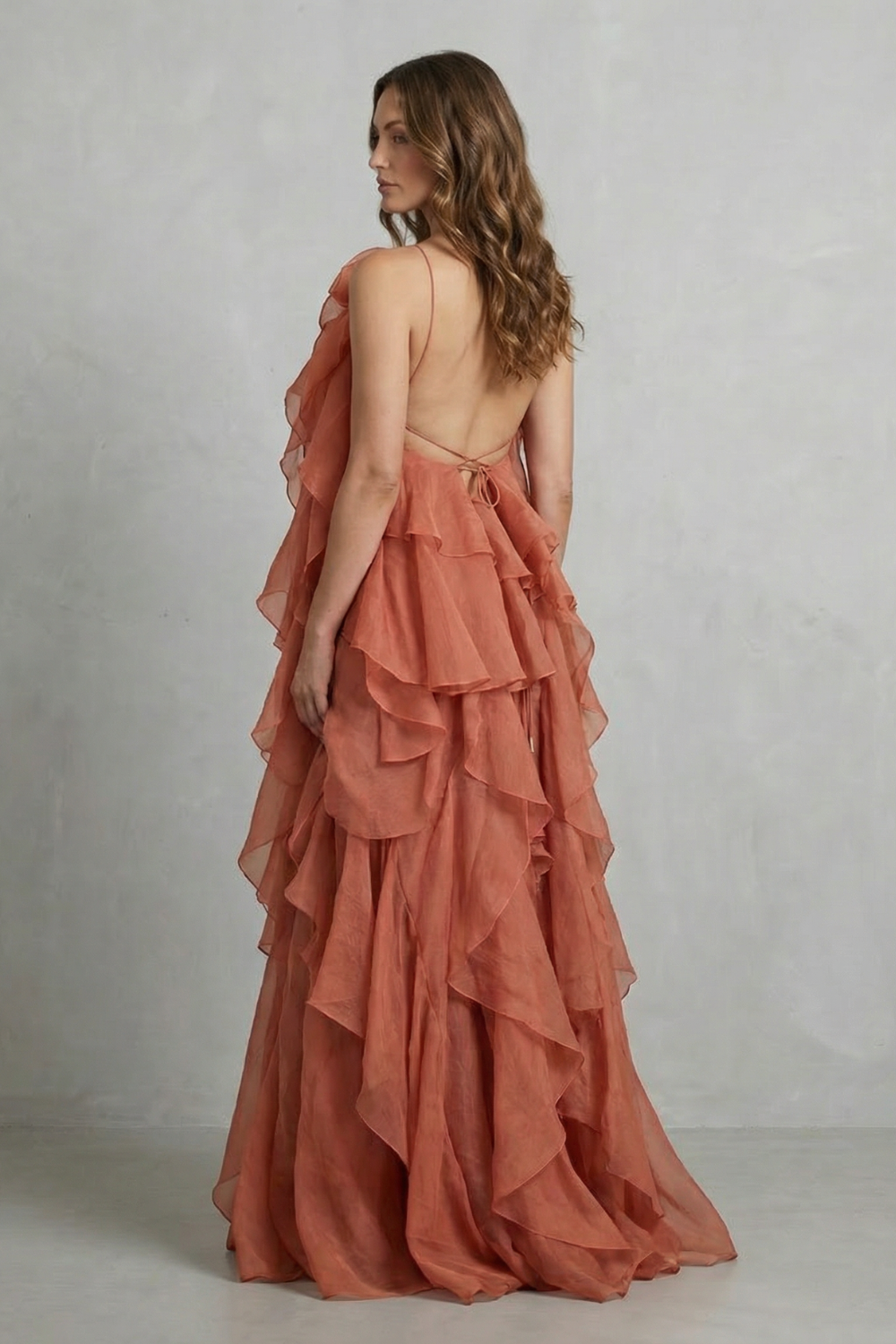 Bellarose – Vestido longo com babados sobrepostos em destaque