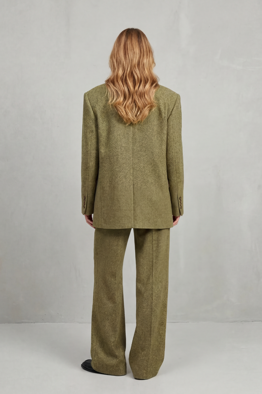 Brenda – Conjunto Alfaiataria Atemporal – Blazer Estruturado & Calça Pantalona
