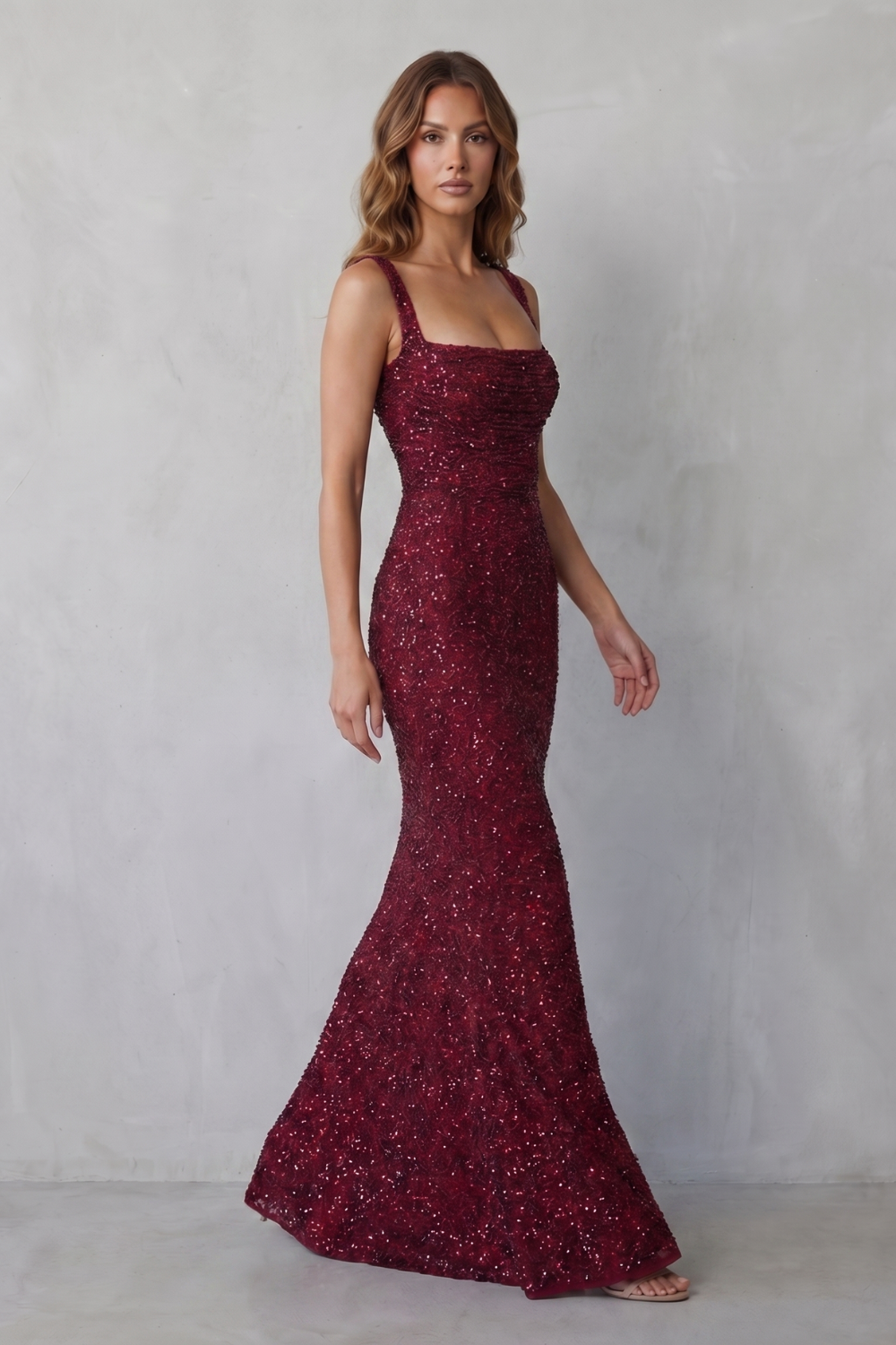 Calanthea – Glamour escultural com lantejoulas – Vestido maxi