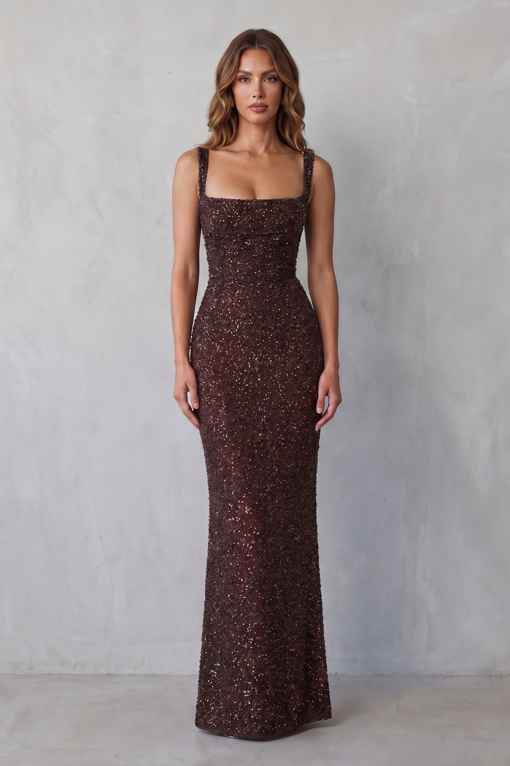 Calanthea – Glamour escultural com lantejoulas – Vestido maxi