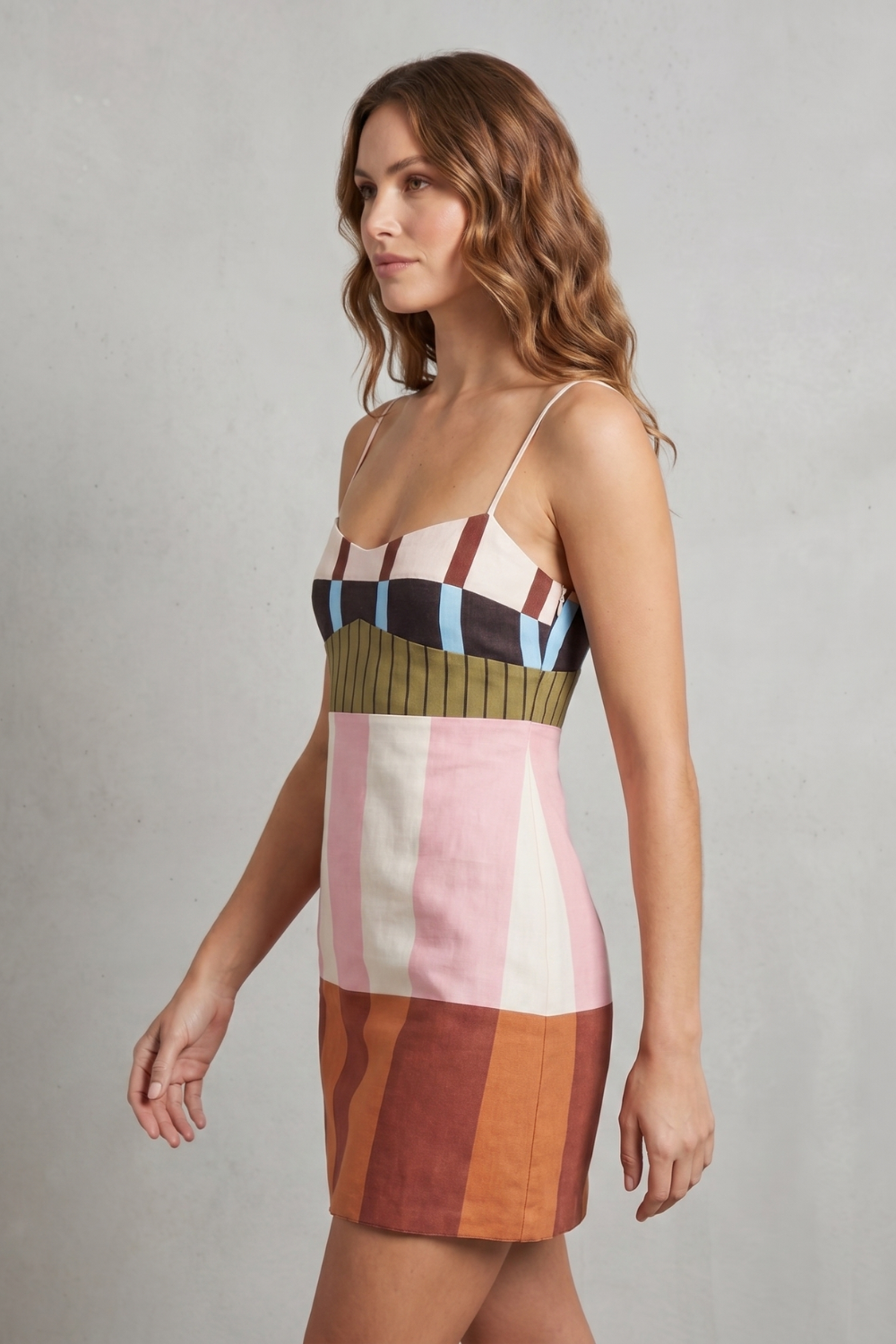 Calissia – Charme color block geométrico – Vestido curto